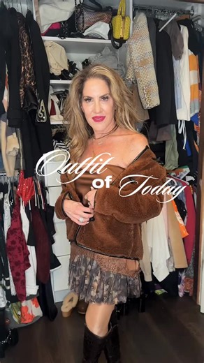 Beciga on Instagram: "Main character energy 🤍✨ Faux fur layers, satin lace details, and a floral mini moment 🌸 Shop Beciga 💫 • CREW NECK TOGGLE BUTTON FAUX FUR JACKET • DEMI SATIN LACE HEM TUBE TOP • FLORAL PRINT DROP WAIST PLEATED MINI SKORT"