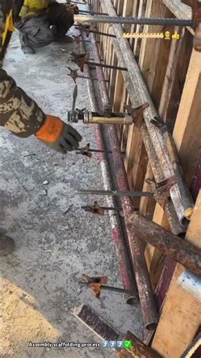 SCAFFOLDING TOOL : Installing concrete mold with scaffolding