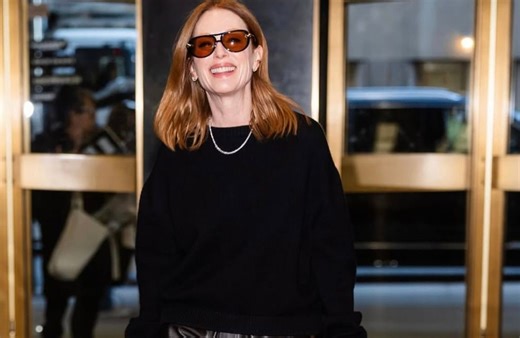 En pantalon en cuir et pull oversize, Julianne Moore signe le combo parfait pour réchauffer nos looks d'automne - Elle