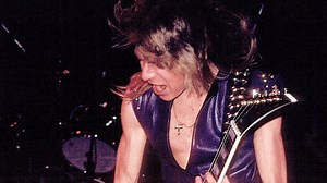 ¡Este lunes podrás conocer más sobre una leyenda de la guitarra! RANDY RHOADS REFLECTIONS OF A GUITAR ICON 18:00 MÉX. | 19:00 COL. | Concert Channel