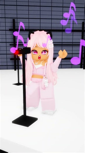 I saw a microphone and started singing..😇🎶#robloxshorts #roblox
