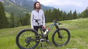 New season, new toys 😍 the new SCOTT Sports Spark RC will definitely turn a lot of heads this weekend in Leogang 👀 Get the full tour of the newest XC machine out there by Yannick the Mechanic. Catch all the MTB action Live from Leogang from June 11-13 on Red Bull TV: win.gs/UCILeogang2021 | Red Bull Bike