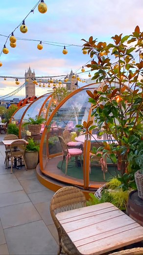 The best restaurant with a view in London 😍✨ This is the stunning Coppa Club Tower Bridge 📸 takemyhearteverywhere | Co-op Travel