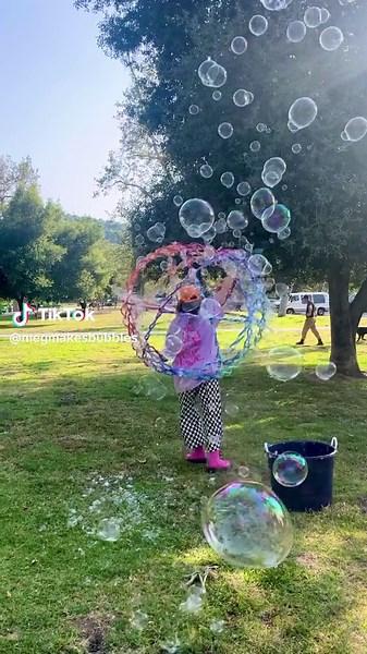Mesmerizing Spinning Bubbles Bringing Nostalgic Joy