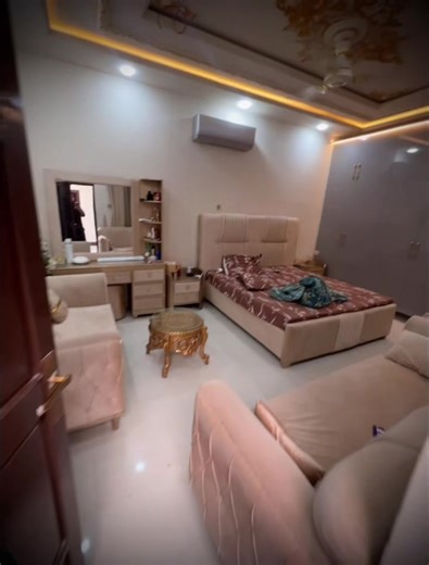 House available for sale 36/76 31 block Demand : 8 crore WhatsApp number : 03070982017