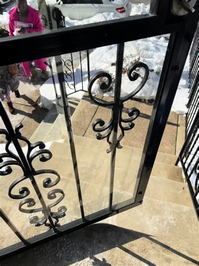 Another view of a 1st-grade session 📚✨ Today we learned greater than, less than, and equal to We built reading fluency by reading and writing our own sentences And wrapped it up with a mini spelling test using word ladders Progress over perfection one skill at a time 💕 #MsNina #FirstGradeLearning #EarlyLearners #PhillyTutor #ReadingFluency #MathSkills #WordLadders