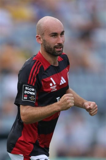 What a start for Western Sydney Wanderers FC 🔴⚡️ The visitors hit the front inside seven minutes! Angus Thurgate slots home his first in Wanderers colours at the end of a nice team move 👏 Stream #CCMvWSW live and exclusive on Paramount 📺 | A-Leagues