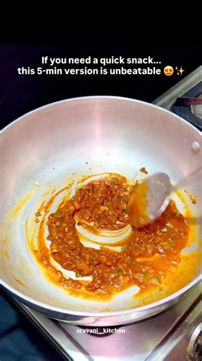 Sravani Kitchen on Instagram: "Simple & Super Tasty 5-Minute Snack | Noodles recipe 🤤✨ . . Ingredients: For noodles: Water Salt 🧂 Oil Noodles 🍜 Oil Onions 🧅 Capsicum 🫑 Green chilli Salt 🧂 Red chilli powder 🌶️ Pepper powder Tomato ketchup Little water Boiled noodles 🍜 . . Follow @sravani__kitchen for more recipes 😍 . . . [cooking, recipes, Indian recipes, daily recipes, reels, food, foodies, Maggi, eggs, chapathi, roti, home made food] . . . #cooking #foodrecipes #foodstagram #foodie #in