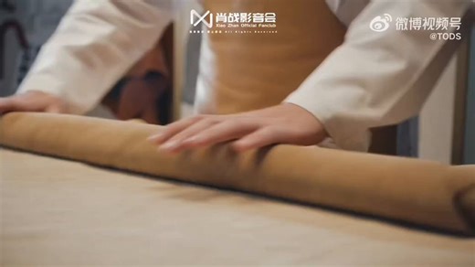 【260427 Video】#XiaoZhan1005NewsPort#XiaoZhan #肖战TOD'S Weibo updated:Follow the gaze of global brand ambassador Xiao Zhan, and experience the TOD'S craftsmanship of gommino shoes with a touch of your finger tips.