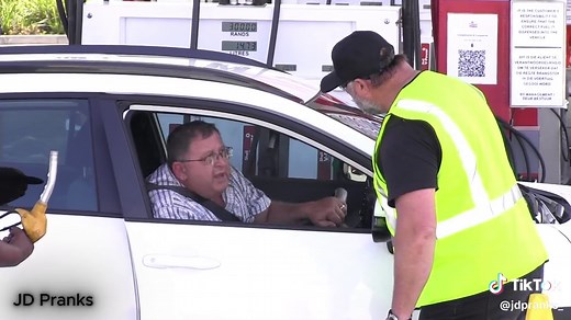 Hilarious Queen from England Prank by JD Pranks