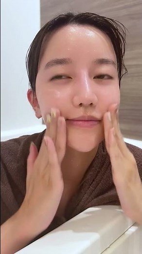 Does anyone notice their eyes becoming cloudy and white after cleansing?