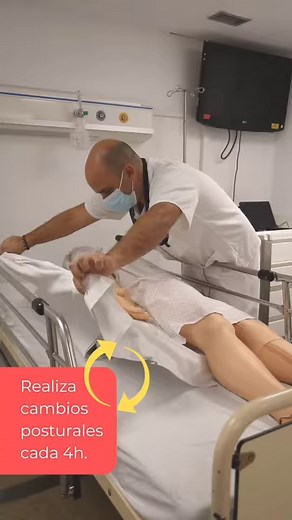 ℹ🏥 Las lesiones en la piel, como las úlceras por presión o humedad, son frecuentes en personas dependientes que pasan mucho tiempo en cama 🛌 . 👩🏻‍⚕️👌🏻 Para su prevención, y para ayudar a las personas cuidadoras, nuestros profesionales dan estos consejos 🥰✅. #PildoraHUVR #Consejodesalud #ulcerasporpresion | Hospital Universitario Virgen del Rocío. Sevilla