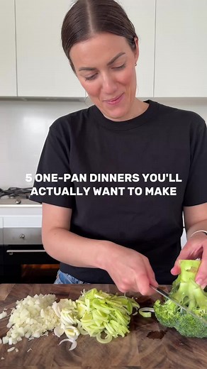 I’m always very interested in a dinner that doesn’t leave me with six pans to wash afterwards. 😂 These are five easy one-pan dinners for the nights when you want proper food without turning dinner into an entire evening activity. Five dinners. Minimal washing up. Consider the weeknight dinner problem slightly less annoying. Find all the recipes on my website (link in bio) 👇🏻 https://simplehomeedit.com/recipe/5-one-pan-dinner-ideas/ #onepandinner #weeknightdinner #easyrecipes