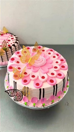 This Birthday Cake Looks Too Pretty to Eat #cakedecorating #dessert #diy