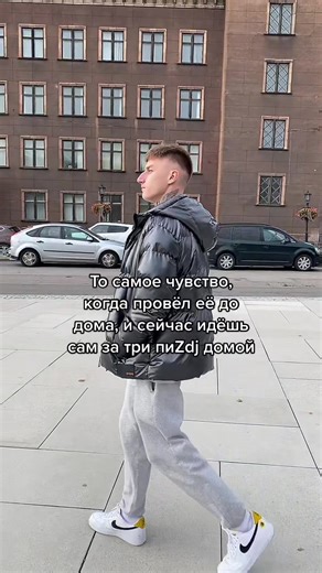 Urban Fashion Walk: Casual Style in City Streets