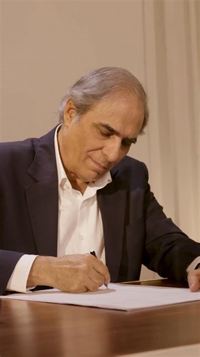 Architectural Digest India on Instagram: "Enhancing Kolkata’s evolving skyline, where history meets bold ambition, The Curve emerges as a sculptural statement. Not just another tower, its hourglass curves frame the Ganga, Victoria Memorial, and Maidan views. Designed by Padma Bhushan Hafeez Contractor for @alcove.realty, it consists of 42 storeys of fluid geometry, elevating Chowringhee Road. Featured are Hafeez Contractor’s signature, bold curves, light-filled spaces, and contextual sensitivity