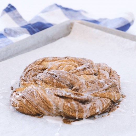 Simple yet impressive! Cinnamon-Sugar Crescent Twists recipe: https://www.pillsbury.com/recipes/cinnamon-sugar-crescent-twist-bread/3860acc1-009f-420d-8f5d-18454b52c6a4?utm_medium=social&utm_source=facebook&utm_campaign=12_2017_standard?mktimp=PBRBGCRESCNT | Pillsbury