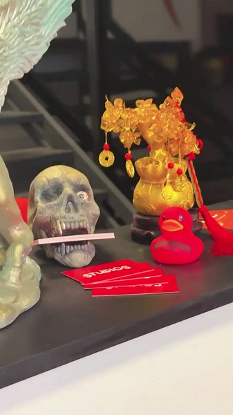 Sei mai stato ai BBStudios® ? Scopri nel cuore di Roma, l’unico spazio al mondo, dove puoi tatuarti, registrare musica in sala discografica, realizzare shooting fotografici e video, sviluppare progetti di social media e molto altro. un basement creativo di 400 mq dove tutte le culture si incontrano per dare vita ad un nuovo modo di lavorare. Passa a trovarci. Roma - Via Maestro Gaetano Capocci 22 Aperto 7 giorni su 7 #tattoo #music #roma #basement #tatuaggi