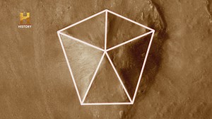 Pirámides, edificios y patrones inexplicables en Marte. ¿Estamos ignorando señales de una cultura antigua fuera de la Tierra? #Inexplicable | HISTORY