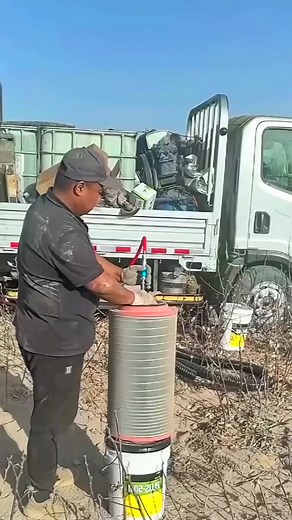 Dust cleaning process of truck air filter | Dawgshell