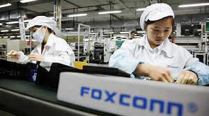 Foxconn iPhone plant at Zhenghzou reopens with 10% of workforce | AppleInsider