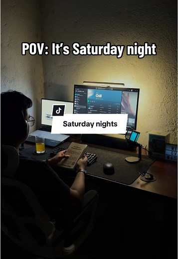 Cozy Saturday Nights: Ideal Laptop Desk Setup