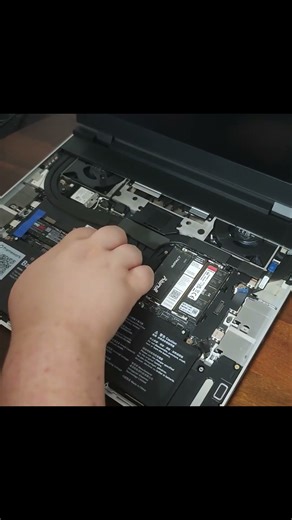 Imagine ACTUALLY having a repairable laptop (Framework 16)