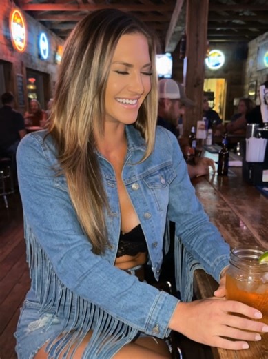 Bring back the weekend and the Unholy Gospel (out now on all your favorite music platforms ✨️) Turn your 🔊 up to hear me sing right now 🎙 #countrymusic #countrymusictiktoks #countrybar #countrymusictiktok #countrygirl