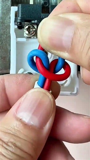 How to Wire a Plug Safely: The Loop Trick For Strain Relief