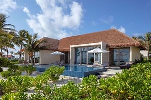 [Hot Item] Long-Lasting PVC Simulated Thatch Cottage Roofing Material Waterproof Outdoor Leaves Roof