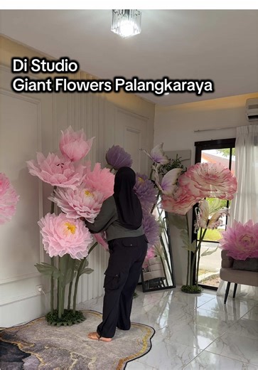 Decorating with Silk Giant Flowers in Palangkaraya