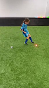 @eliteplayerd are seeing that extra percentage in their players' games! Check out @ezzyoby showing off her quickness in the Fast Feet drill | BlazePod