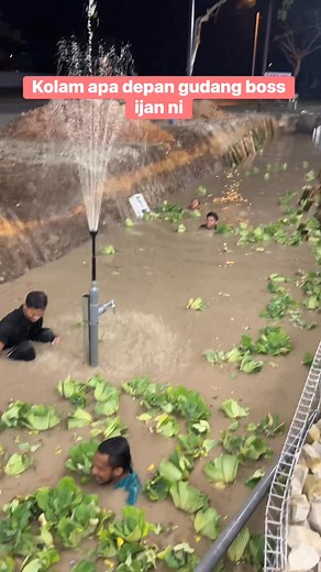 Ada masa kami kerja keras ada masa kami nikmati kemanisan suasana gudang | Tokan Jati