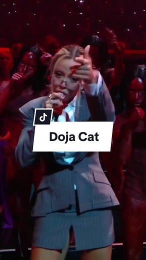 Doja Cat's Captivating Performance of 'Attention' at VMAs