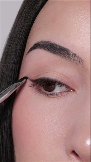 Simple brown Eyeliner Look Using the Stila Stay All Day Smudge & Set Eyeliner In Damsel Dark Brown