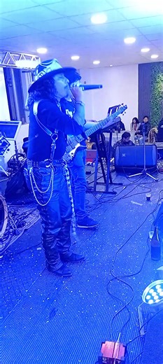 SONIDO SILVESTRE Junto a @retro_rock_oficial y @David Flores Contacto al 64364762-79432480 Potosí🇲🇨🇵🇱-Bolivia🇧🇴🇧🇴🇧🇴