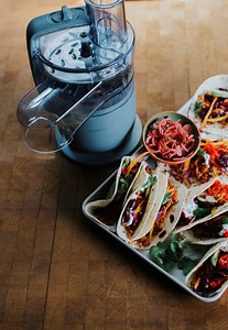 With MultiPro Go’s innovative 360 degree Express Serve™ attachment, you can slash meal prep times by limitlessly chopping and slicing direct to a bowl or pan.⁣ ⁣ It’s the perfect companion for whipping up these delicious vegan tacos made using walnut mincemeat, tangy pickles and topped with vegan sour cream before being encased in a crunchy taco shell.⁣ ⁣ Head to the link below for the recipe ⁣ https://www.kenwoodworld.com/en-gb/recipes/vegan-tacos | Kenwood