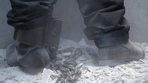 'Escape' artist rescued after failing to escape