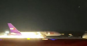 Il video dell'atterraggio di emergenza del FedEx 757 all'aeroporto di Chattanooga