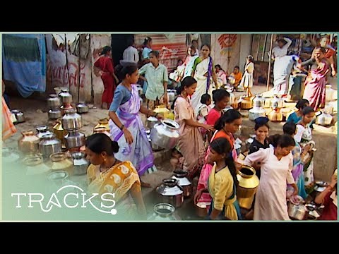 Life In Mumbai's Slums: Rationalised Water And Street Food | Floyd's India | TRACKS