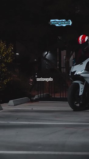 Exploring Modern Motorcycle Features in Urban Settings