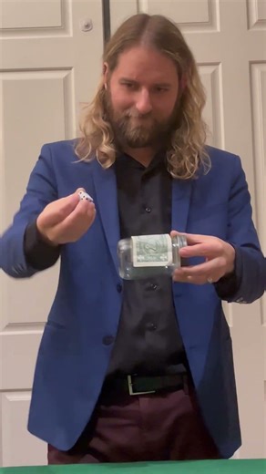 Martin Lewis's Close-up effect Die-namic