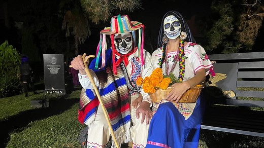 Thousands gather for largest Dia De Los Muertos ceremony in the United States