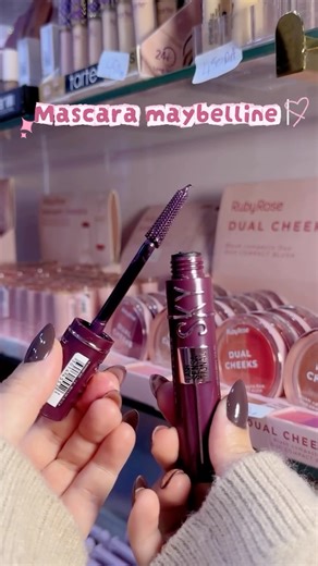 I Cosmétique HER I on Instagram: "✨ Mascara Maybelline – burgundy/ Aubergine ✨ Pour les yeux marron et noirs, si tu n’as pas encore essayé ces teintes… ✅ Allonge les cils et définit le regard ✅ Rendu soft et naturel ✅ Couleur discrète mais très flatteuse, contrairement au noir qui peut alourdir Disponible à notre boutique 💖 📍 Centre benemelissa – en face Faculté Belgaïd Oran 🚚 Livraison dans les 69 wilayas #oran #makeup #belgaid #maybelline #mascaraburgundy"