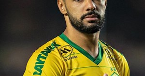 Corinthians acerta chegada do volante Raniele; veja valores e tempo de contrato