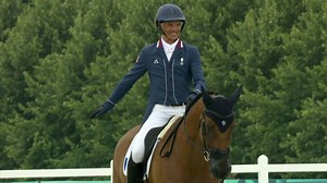 VIDEO. Sports équestres - Dressage : le passage tout en maîtrise de Karim Laghouag - Les Jeux Olympiques de Paris 2024