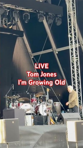 LIVE - Tom Jones I’m Growing Old #tomjones #livemusic #concert