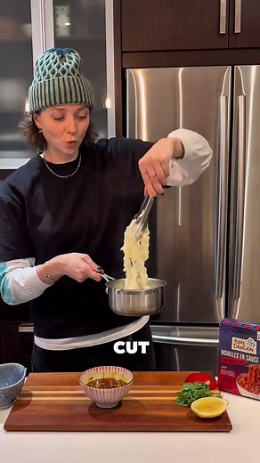 SPICY MISO BUTTER NOODLES w peanut chili crunch. Recipe below! I turned @bluedragonfood New Saucy Noodles into one of my favourite private dining dishes. It takes less than 10 minutes to make, zero artificial flavours, and it’s vegan (you can also add a lil protein like tofu or chicken if that’s your thing). These noodles are now available at Loblaws, Zehrs, Real Canadian & Atlantic Superstores 1 box Blue Dragon Chili Garlic Crunch Saucy Noodles Sauce: 1 tsp/2 tbsp miso 2 tsp sugar 2 tsp water 1