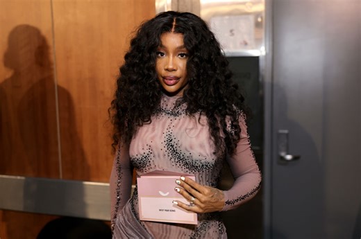 SZA: "Make Sure To Vote Or Can’t Complain"