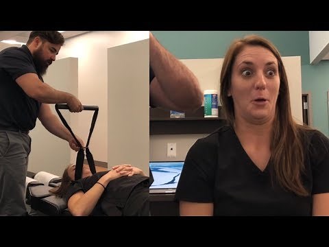 Massage therapist gets *UNBELIEVABLE* Chiropractic Adjustment